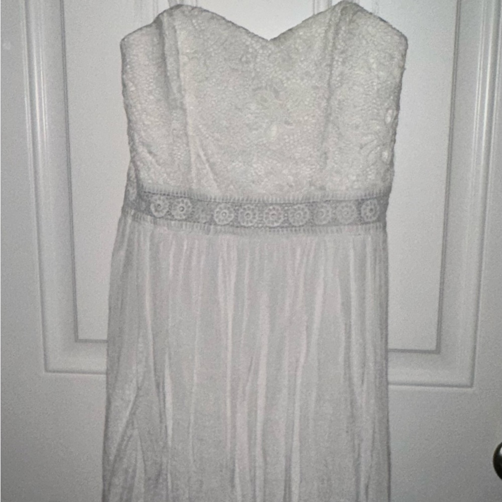 A. Byer Junior’s Size 9  Sleeveless White Lined Dress